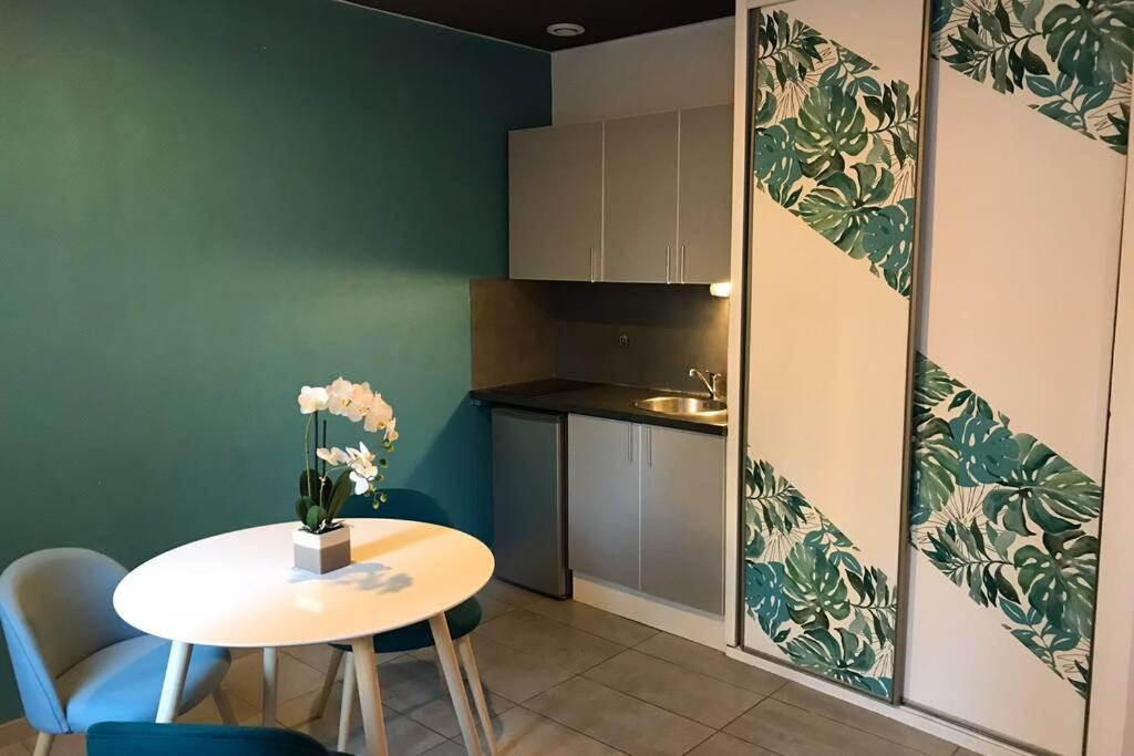 Studio Cocooning A 50 M Du Port, Classe 1 Etoile Cassis Exterior foto